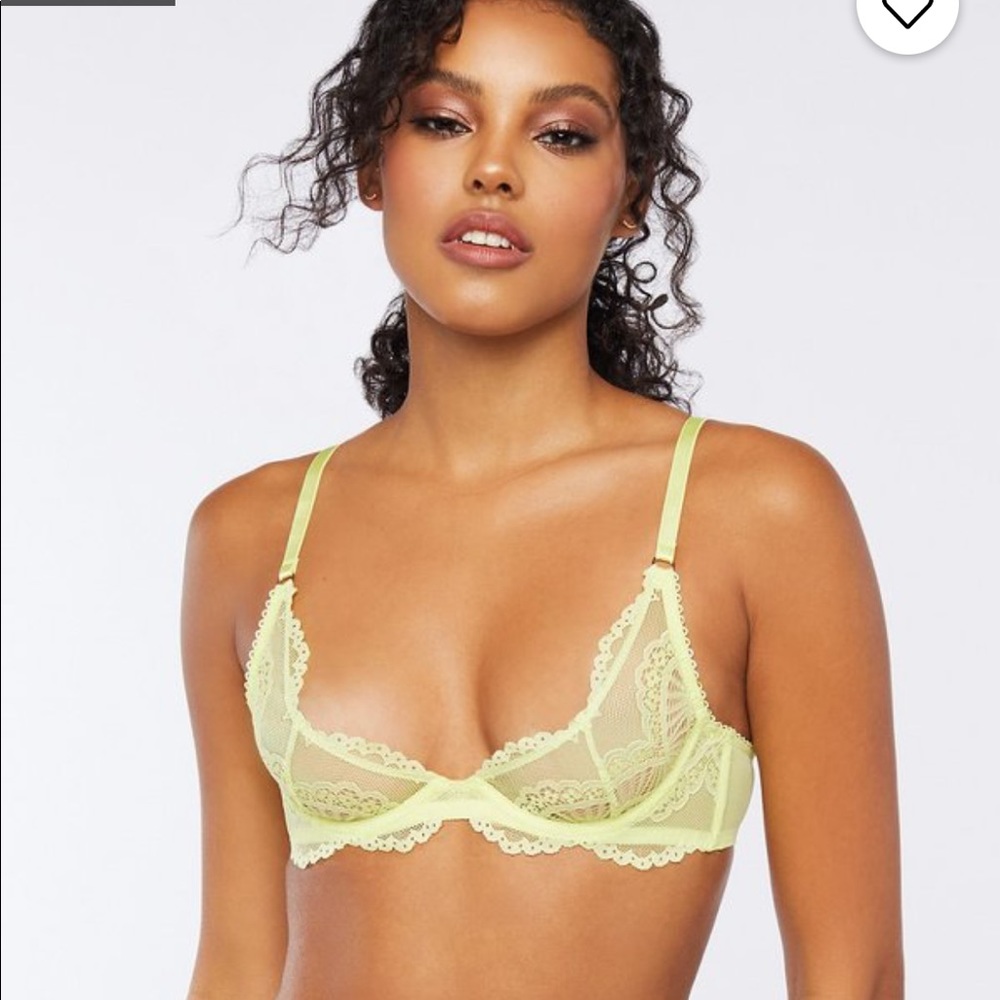 Scalloped Lace Unlined Bra and bottoms NWT 🥰